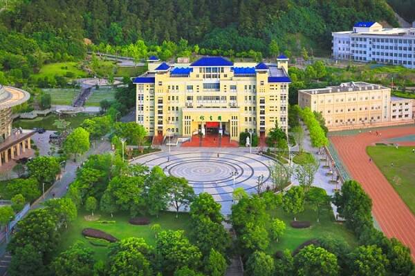 Historic Hubei University of Medicine academic image retained from the original page